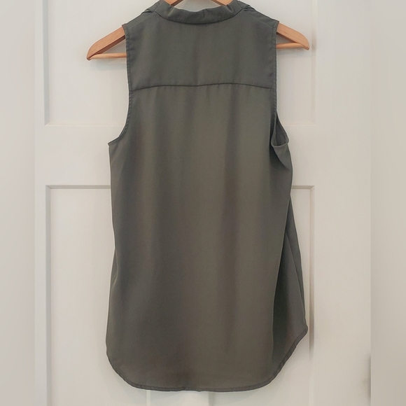 Massimo Sleeveless Blouse - Picture 2 of 4